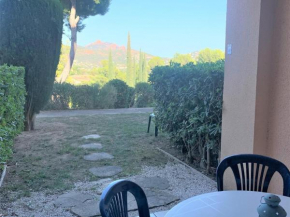 Studio 4 pers, terrasse couverte, piscine et parking, Cap Esterel - FR-1-504-653